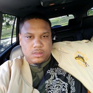 Meet your Posher, Derrick